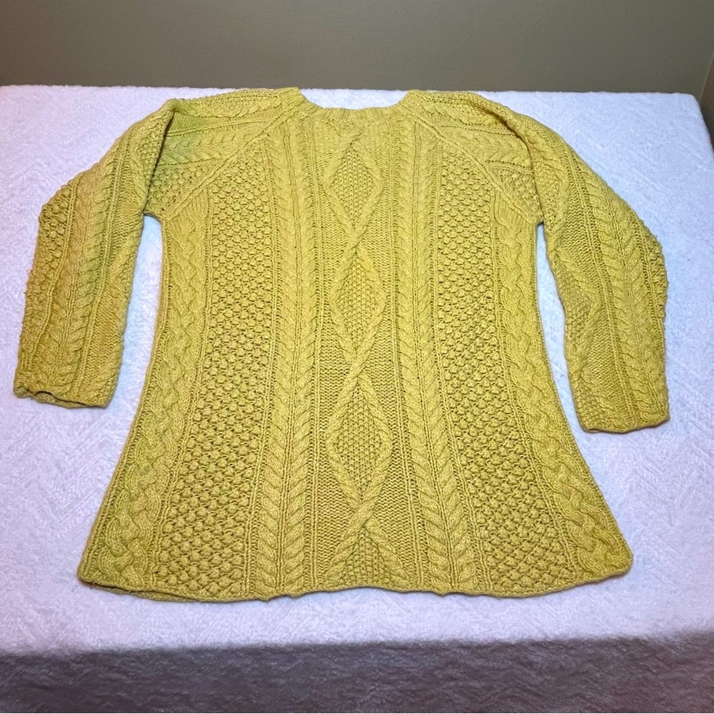 Moda Intl Sweater Women’s Medium Cable knit Butter Yellow Angora Blend